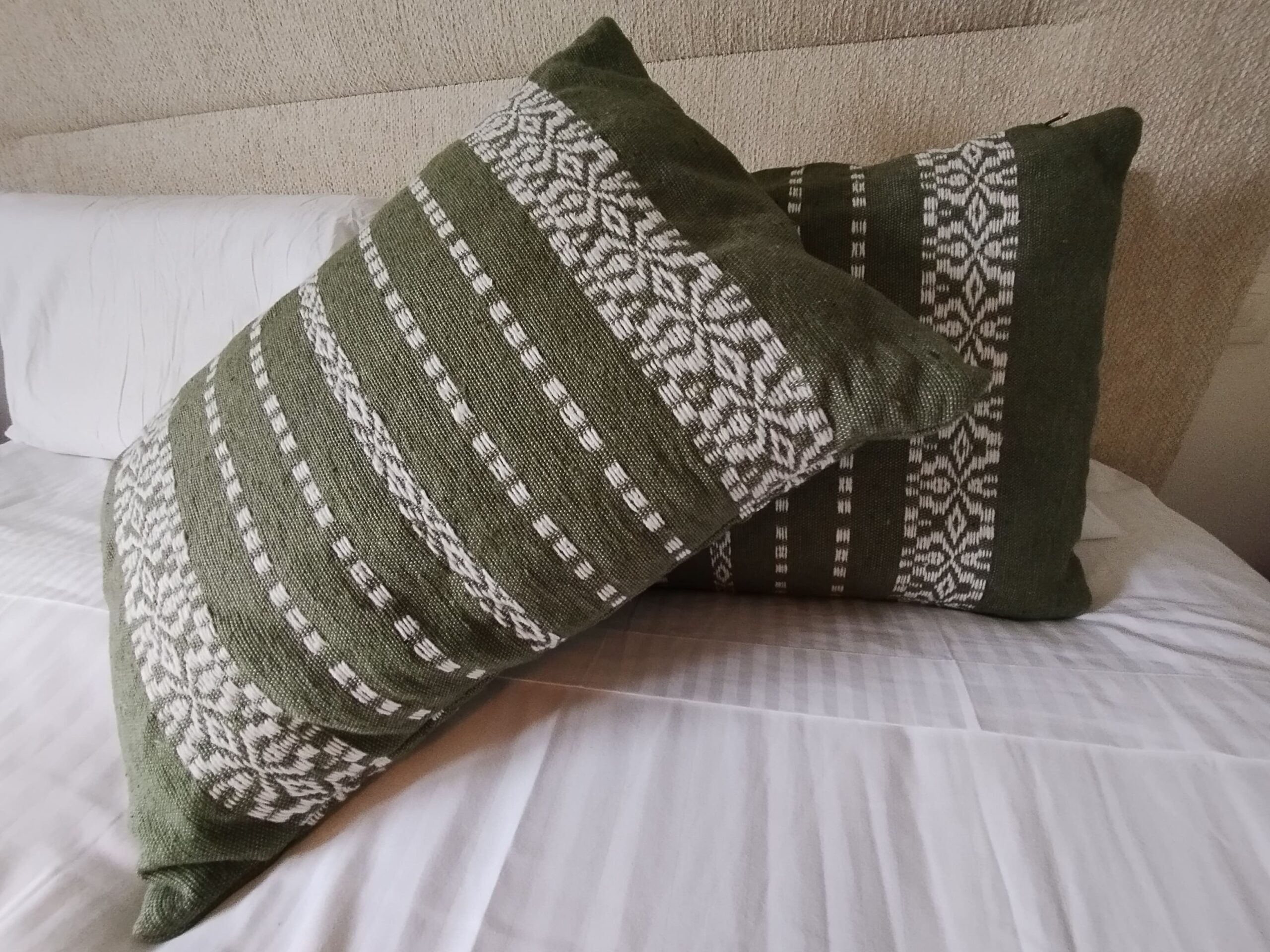 Housse de coussin en laine vert