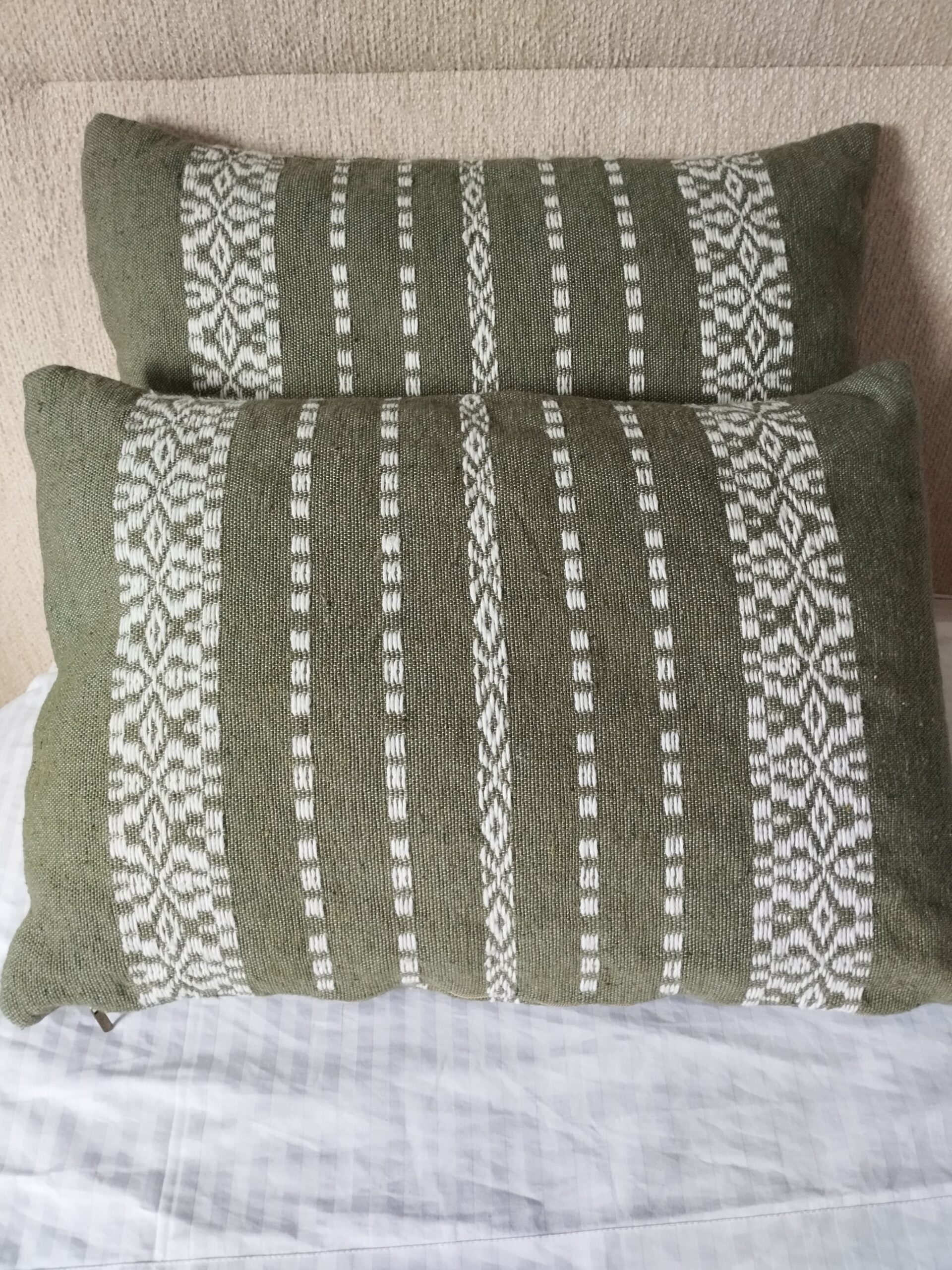 Housse de coussin en laine vert – Image 2