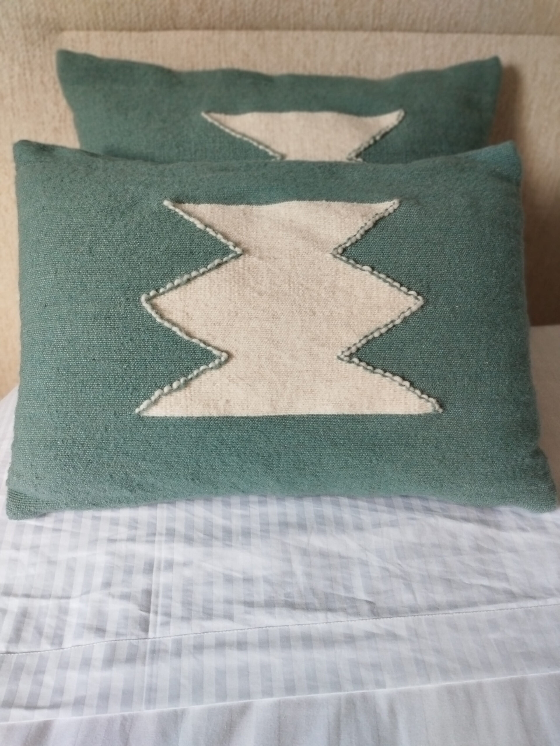 Housse de coussin en laine bleu clair – Image 7