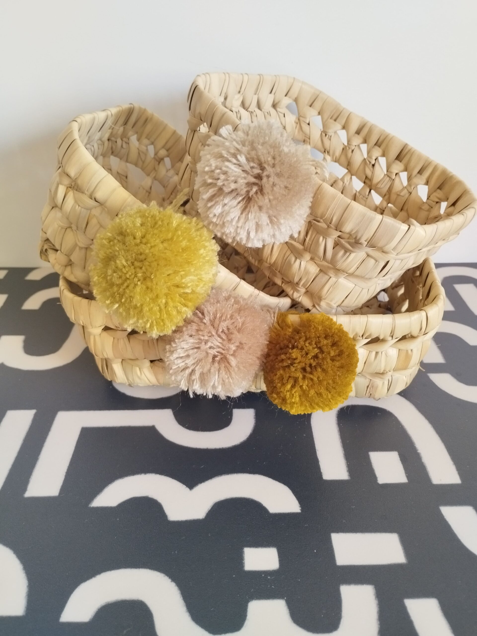 Panières en Osier Naturel Décorées de Pompons – Image 4