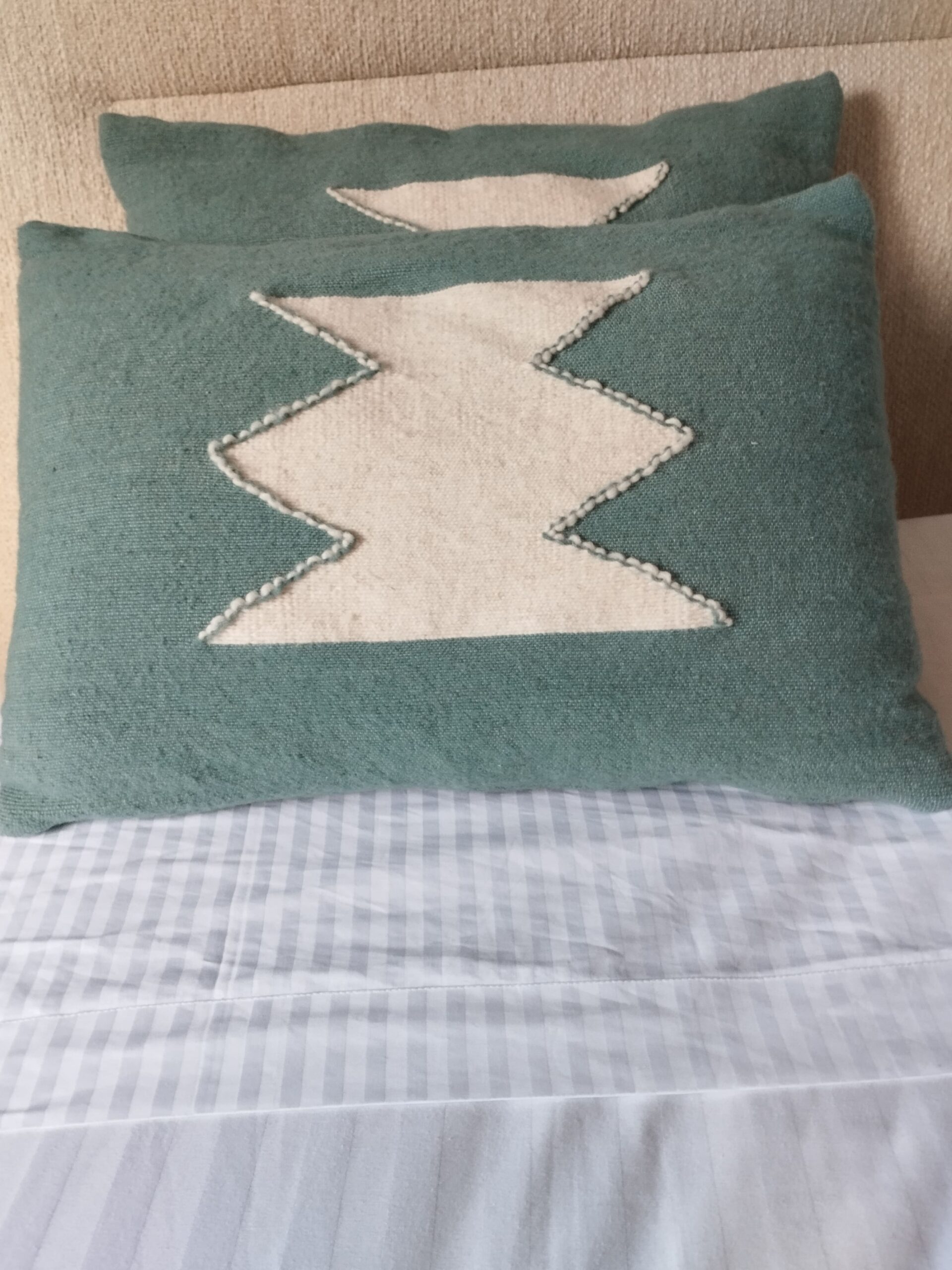 Housse de coussin en laine bleu clair – Image 11