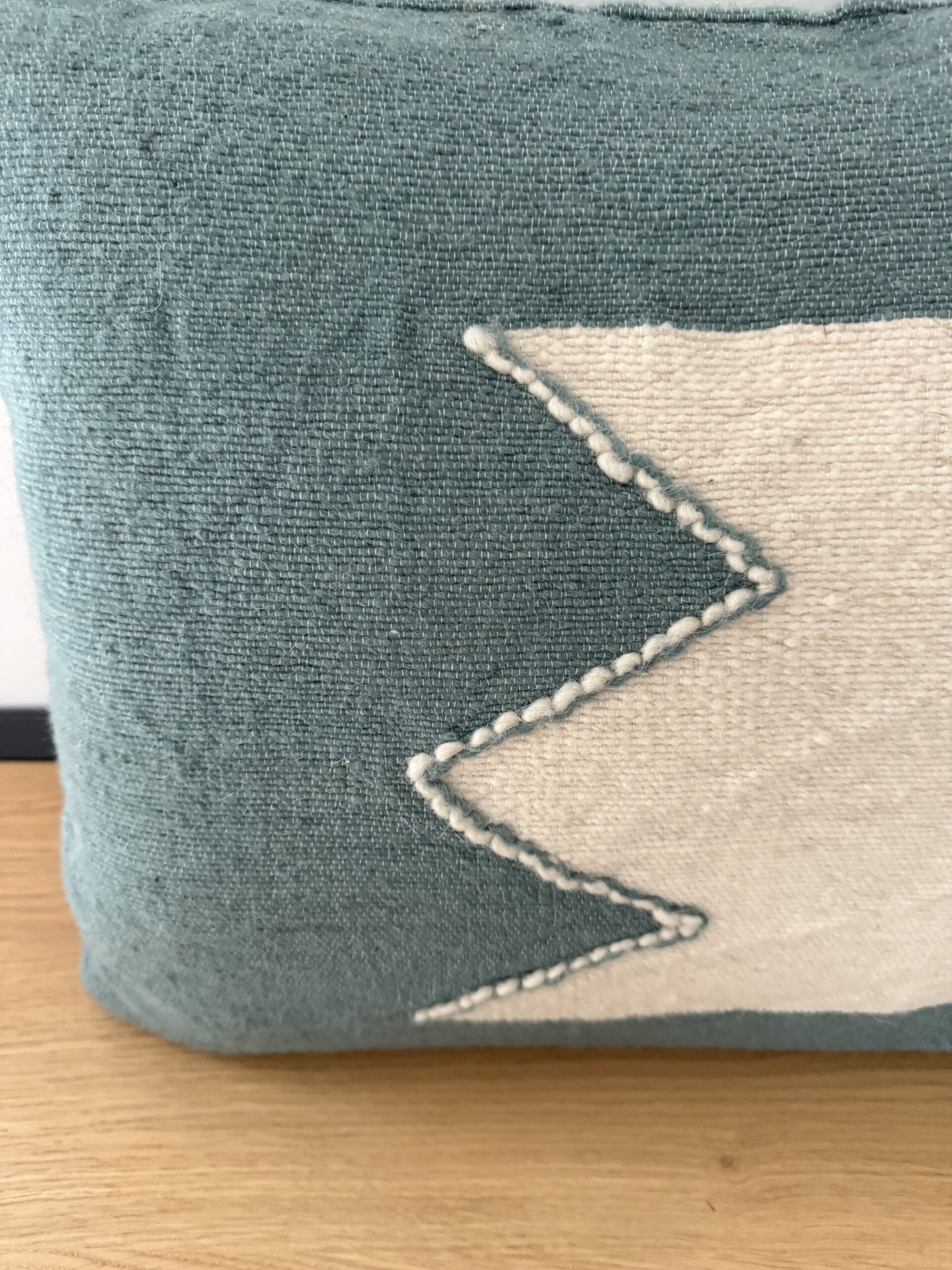 Housse de coussin en laine bleu clair – Image 8