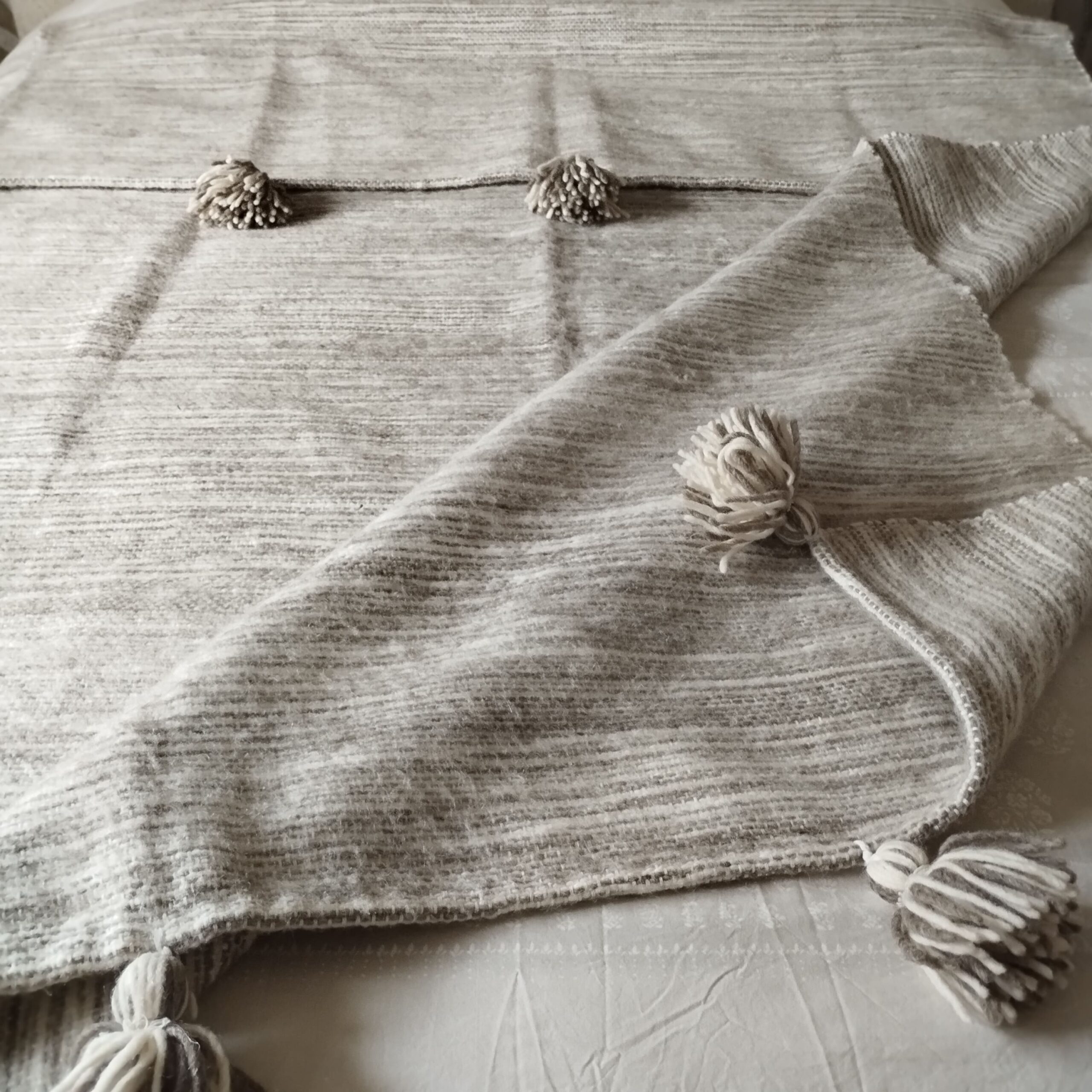 Plaid Sahara en Pure Laine - L'Évasion Artisanale du Maroc – Image 3